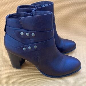 Jaclyn Smith Women's Alicia Brown Studded Ankle Bootie Boots Sz 9M